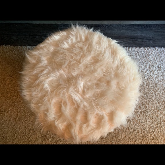 Hand made fluffy white Ottoman - Picture 4 of 5